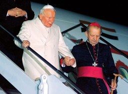 PAPA IVAN PAVAO II. posjetio je 1995. Filipine: Mohammed je navodno isplanirao da ga ubije bombaš samoubojica prerušen u katoličkog svećenika dok se Papa vozi automobilom po Manili