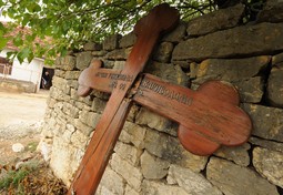 Prošle godine vandali su razrušili spomenik ubijenim civilima u Varivodama(Photo: Hrvoje Jelavić/PIXSELL)