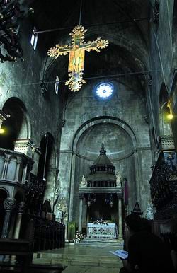 Napori splitskih konzervatora da osiguraju obnovu trogirske katedrale u skladu s najvišim suvremenim standardima, započeli su prije pet godina.