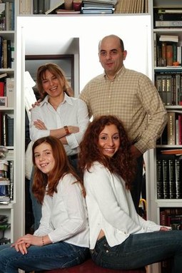 Ivo Goldstein sa suprugom Sanjom i kćerima Verom i Tesom