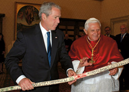 'DRAGO MI JE ŠTO SAM S VAMA, GOSPODINE', rekao je Bush papi, kojeg je oslovio s 'Njegov Sveti Oče'