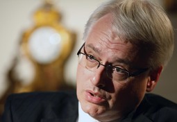 Predsjednik Josipović opovrgnuo je izjave Dragana Primorca da će kao šef naše države predložiti veliku koaliciju HDZ-a i SDP-a
