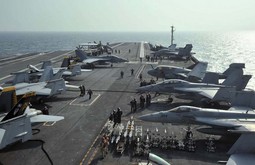 NOSAČ AVIONA
USS George
Washington nedavno je, zbog krize na Korejskom poluotoku, poslan blizu kineskih
teritorijalnih voda