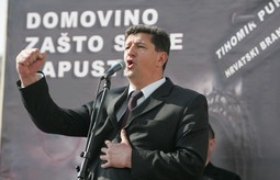 PRVI RADNI SASTANAK
novog pokreta, koji
predvodi Željko Sačić,
bivši zapovjednik
specijalne policije i
jedan od organizatora
prošlotjednih braniteljskih prosvjeda, održan je u
ponedjeljak