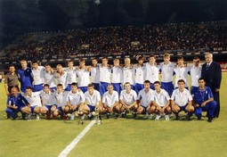 Milan Badelj s kadetima Dinama na Maksimirskom stadionu nakon osvajanja prvenstva i kupa u kadetskom uzrastu