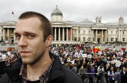 Joe Glenton na prosvjedu u Londonu (Foto:Reuters)