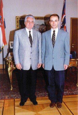 Krešimir Macan 1994. s Tuđmanom, u doba kad je bio načelnik Odjela za
informiranje