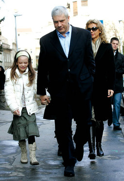 GRAĐANSKA OPCIJA Za Borisa Tadića glasovali su birači u glavnom gradu i Vojvodini; na slici sa suprugom i kćeri ispred biračkog mjesta u Beogradu