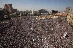 Fotografija iz zraka okupljenih na Tahrir trgu u egipatskom gradu Kairu (Reuters)