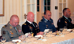 Hrvatski generali Mladen Kruljac i Vlado Bagarić prigodom susreta s američkim generalima u hrvatskom veleposlanstvu u Washingtonu