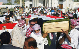ŠEIKOV POGREB Deset dana nakon sastanka s Bushom, šeik Sattar ubijen je u Ramadiju automobilom bombom