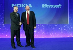 Stephen Elop (Nokia) i Steve Ballmer (Microsoft) (Reuters)