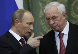 Vladimir Putin i Mika Azarov (Reuters)