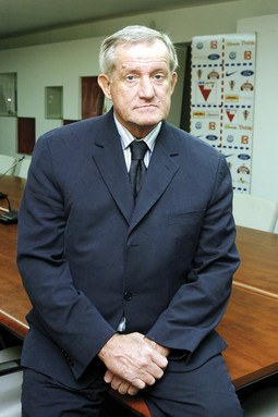 ZORISLAV SREBRIĆ kaže da nije važno tko je predsjednik UEFA-e jer je Hrvatska i s Johanssonom imala dobru suradnju