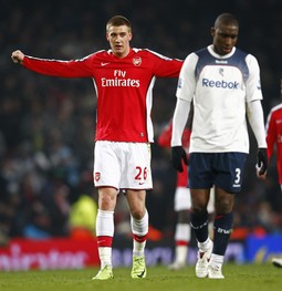 Nicklas Bendtner (lijevo) slavi svoj pobjednički pogodak u prošlotjednoj utakmici s Boltonom
