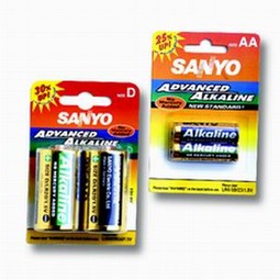 Jedno nezavisno testiranje trajnosti alkaline baterija, koje je provedeno ovih dana, dalo je iznenađujuće rezultate: jedan par Sanyo alkaline baterija tipa LR 6/1,5 V radio je bez prekida 2 sata i 58 minuta, dok je par identičnih baterija direktne konk