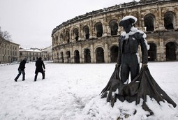 Snijeg je zabijelio i Nimes u Francuskoj (Reuters)