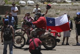 Sedma etapa relija vozila se po prvi puta kroz Čile, a čast domaće pobjede okusio je Francisco Lopez u kokurenciji motocikala (nije na slici)