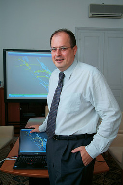 DRAGAN SCHWARZ, pomoćnik ministra znanosti za informacijsko društvo; grafički prikaz virtualnih škola koje će biti povezane s onima na kopnu