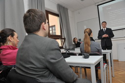Gordan Jandroković drži predavanje polaznicima Visoke novinarske škole (Foto: Krasnodar Peršun)