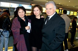 OBITELJ ŠTIVIČIĆ Spisateljska nasljednica Ive Štivičića je njegova 30-godišnja kći Tena, na slici s ocem i majkom Mirjanom
