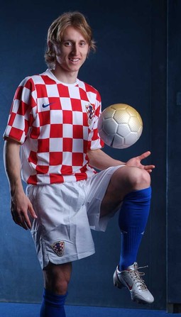 Luka Modrić u novom dresu - onaj koji će nositi na utakmici imat će na prsima bijelo kvadratno polje u kojemu će biti broj