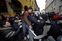 Ivan Pernar, jedan od organizatora priveden je u policijsku postaju (Foto: K. Peršun)