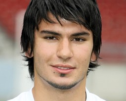 Nijemac turskih korijena Serdar Tasci (21) igra za Stuttgart