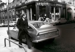 OSCAROVAC U BIJEGURoman Polanski u Parizu 70-ih kamo je pobjegao iz SAD-a nakon što je bio optužen za silovanje i u koji se više nikad nije vratio, čak ni kad je dobio Oscara za film 'Pijanist'
