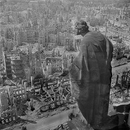 Dresden, 1945. (Wikipedia)