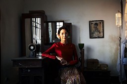 PRIZOR iz filma 'The Lady' u kojem Michelle Yeoh
tumači nedavno oslobođenu Aung San Suu Kyi