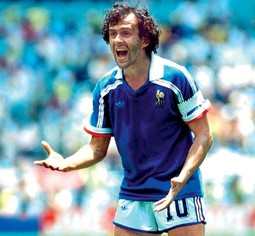 ZA FRANCUSKU reprezentaciju Platini je odigrao 72 utakmice i postigao rekordan 41 gol; u Juventus je otišao 1982. i igrao do 1987., kad je završio karijeru