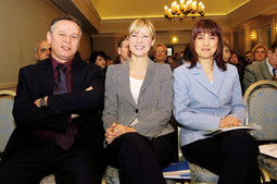 Davorko Vidović - 'SDP-u ne treba vođa, nego tim'; na slici sa stranačkim kolegicama Ingrid Antičević-Marinović i Milankom Opačić