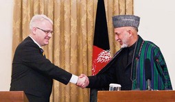 AFGANISTANSKI predsjednik Hamid Karzai
susreo se s Ivom Josipovićem u Kabulu