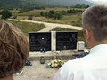 ANTO ĐAPIĆ SA SUPRUGOM ispred obiteljske grobnice pogođene u ratu