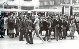 NA PERFORMANSU 'Zagreb, volim te!' 1981. policija je uhitila Tomislava Gotovca na Trgu bana Jelačića